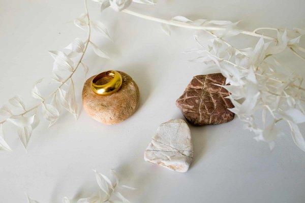 How Can You Make a Fashion Statement with Minimalist Jewelry in the UK?