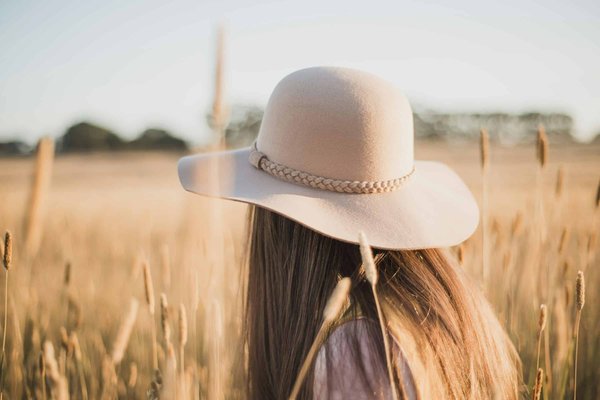 How to Select the Ideal Hat for Sun Protection During a UK Summer Beach Day?